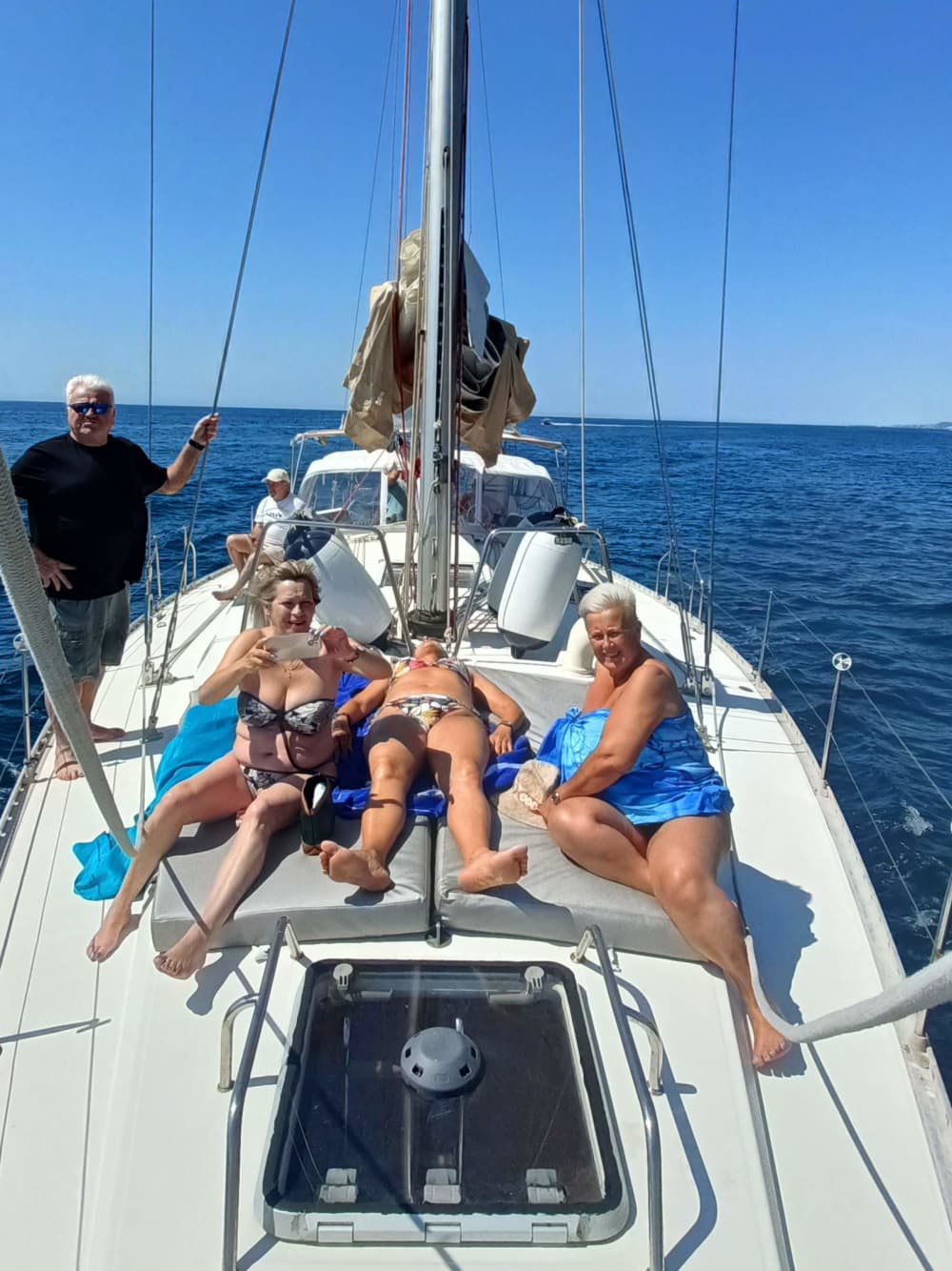 Costa Brava in 4 Hours – Sailing Trip with Snack and Paddleboarding Ariadne