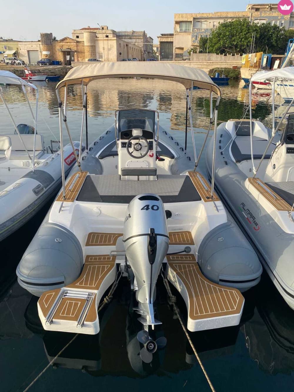 Favignana Exclusive: Skipper, Gommone, RELAX & Vini Gandolfo