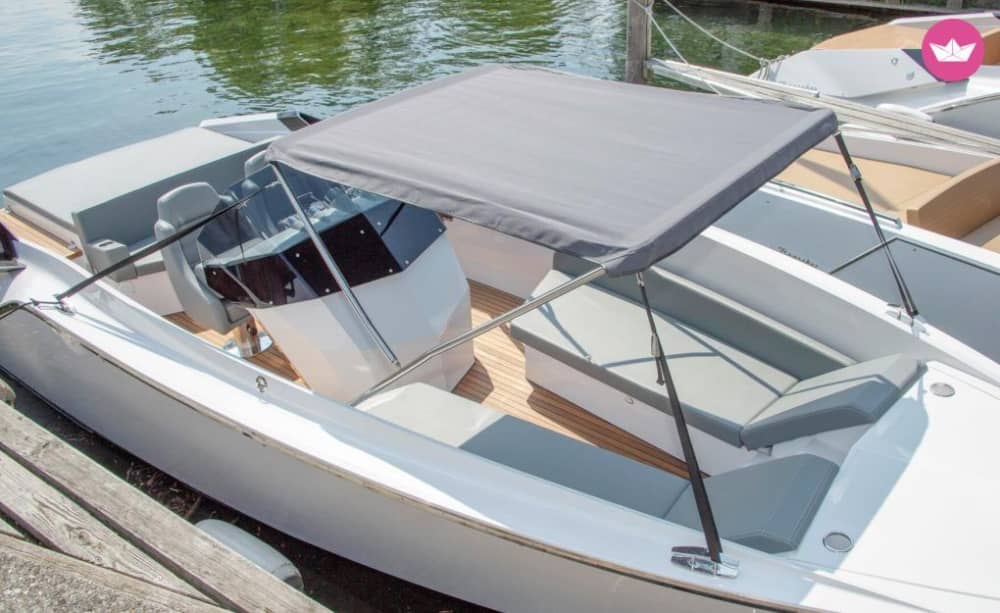 1-часовая частная роскошная прогулка на катере по Комо с дегустацией вина.