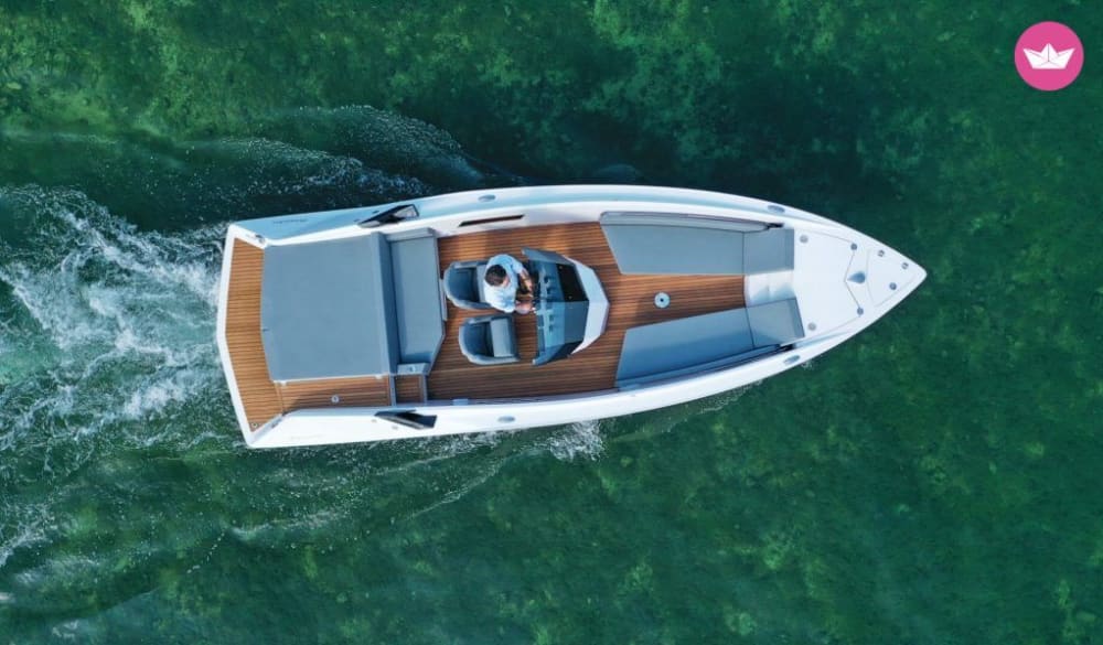 1-часовая частная роскошная прогулка на катере по Комо с дегустацией вина.