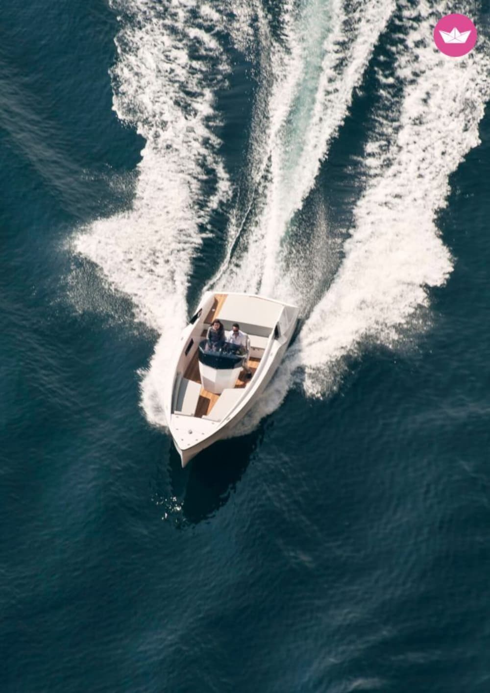 1-часовая частная роскошная прогулка на катере по Комо с дегустацией вина.