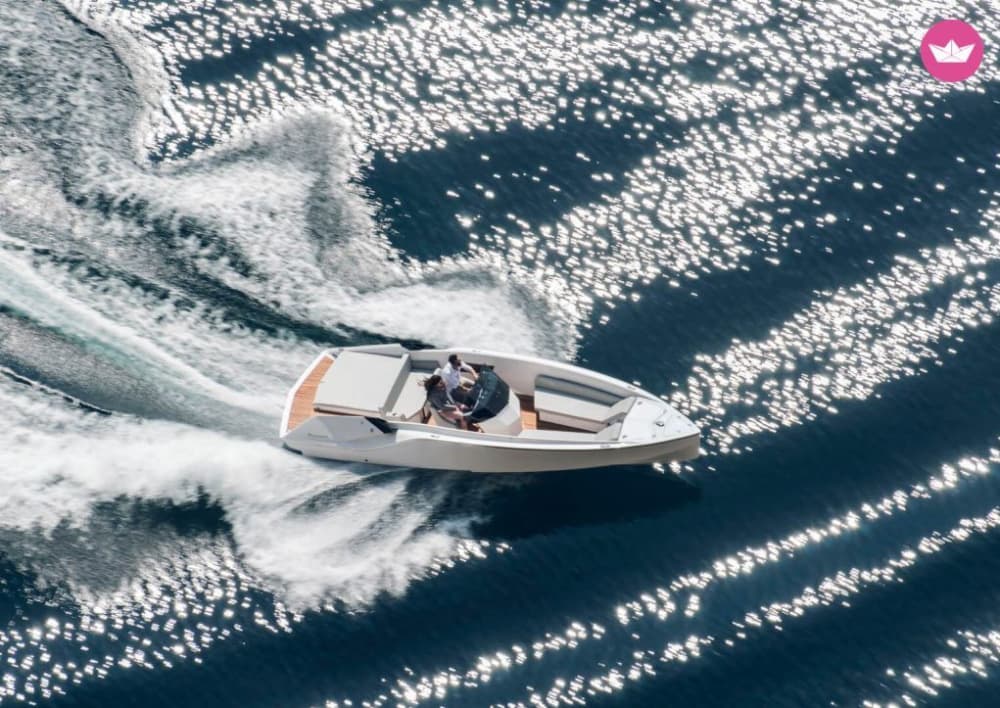 1-часовая частная роскошная прогулка на катере по Комо с дегустацией вина.