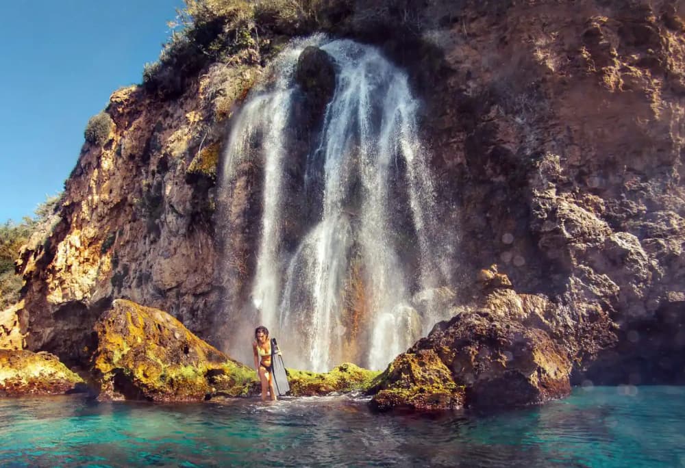 Fly till paradiset: gömda vikar, kristallklara stränder och vattenfall