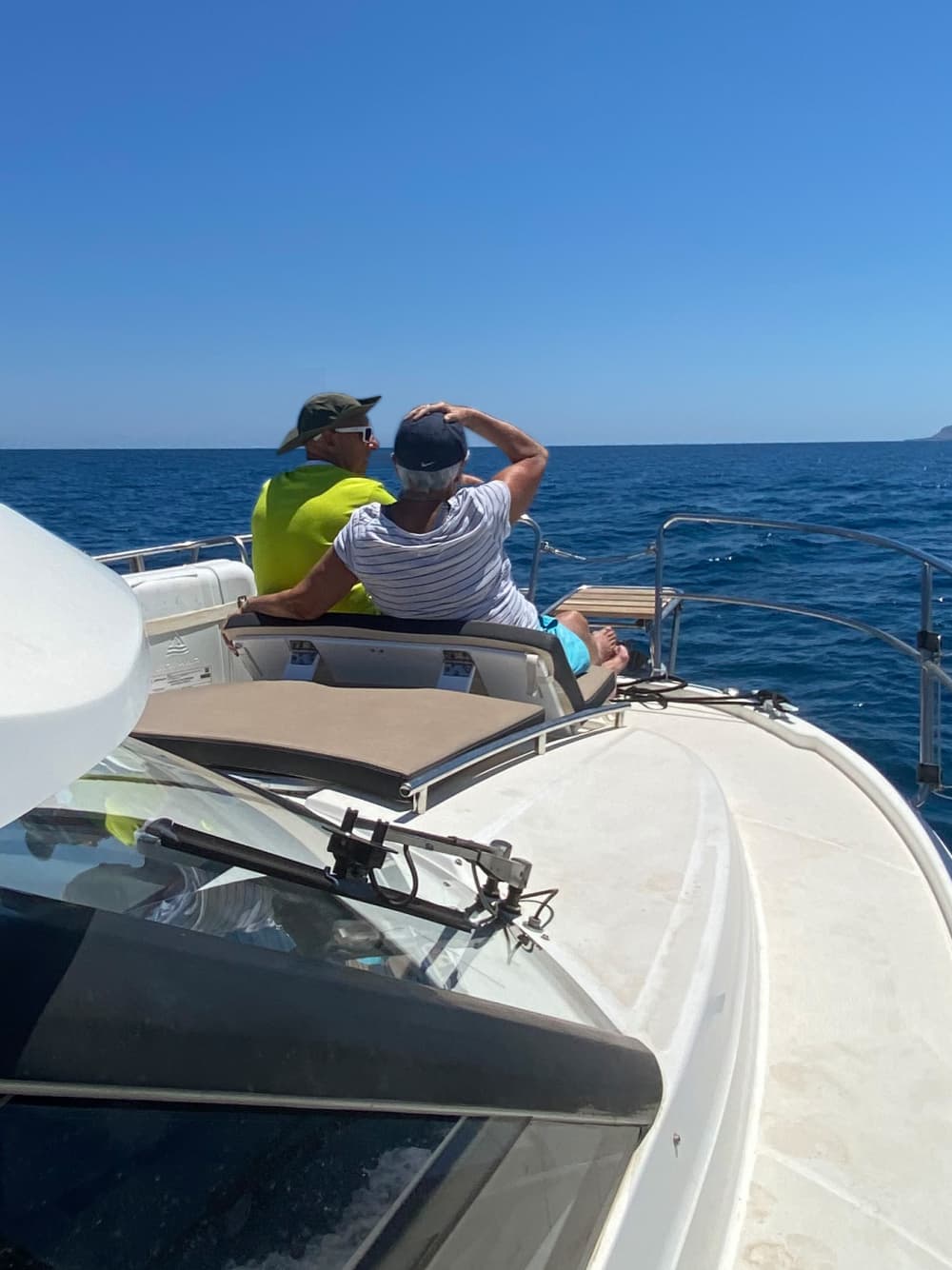 Alicante: Wir laden Sie zu einer einstündigen Bootsfahrt entlang der Route Hafen von Alicante - Strand von Postiguet - Hafen von Alicante ein.