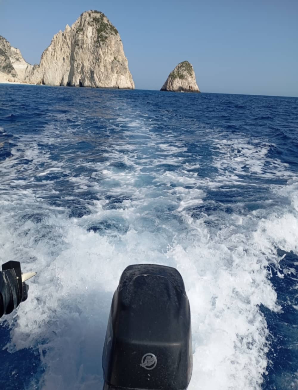 Desfrute de um cruzeiro ao pôr do sol em Zakynthos.