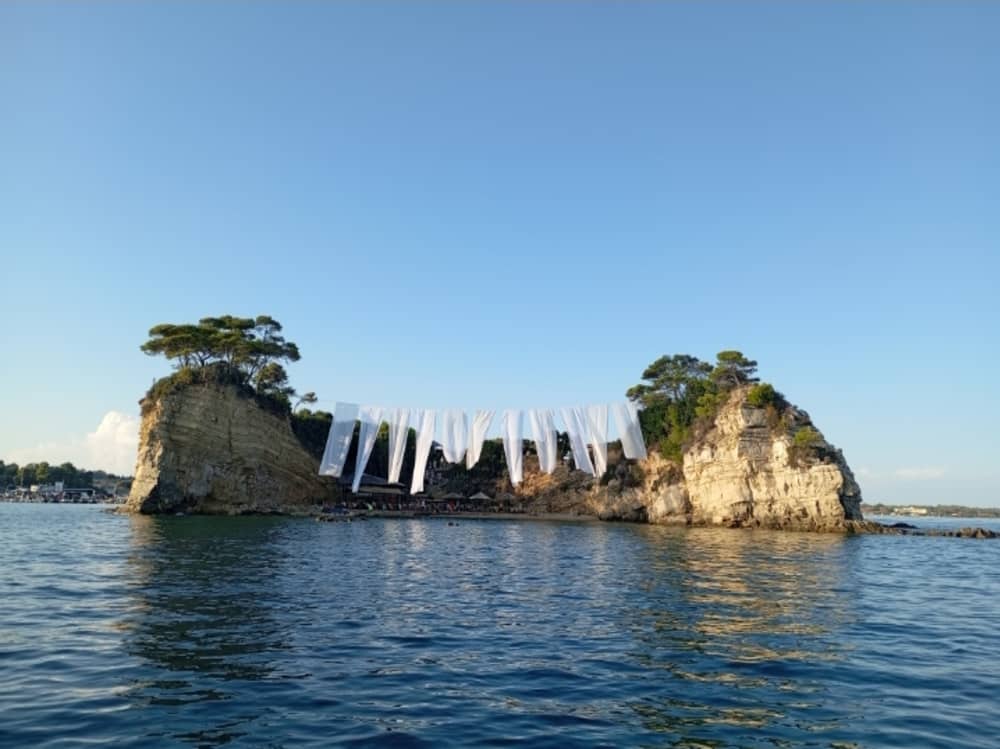 Desfrute de um cruzeiro ao pôr do sol em Zakynthos.