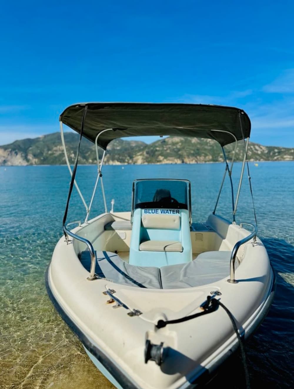 Desfrute de um cruzeiro ao pôr do sol em Zakynthos.