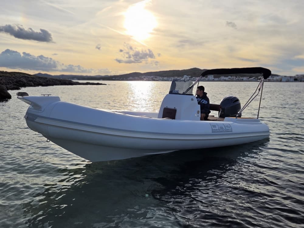 Excursión en Barco en Menorca – Día Completo