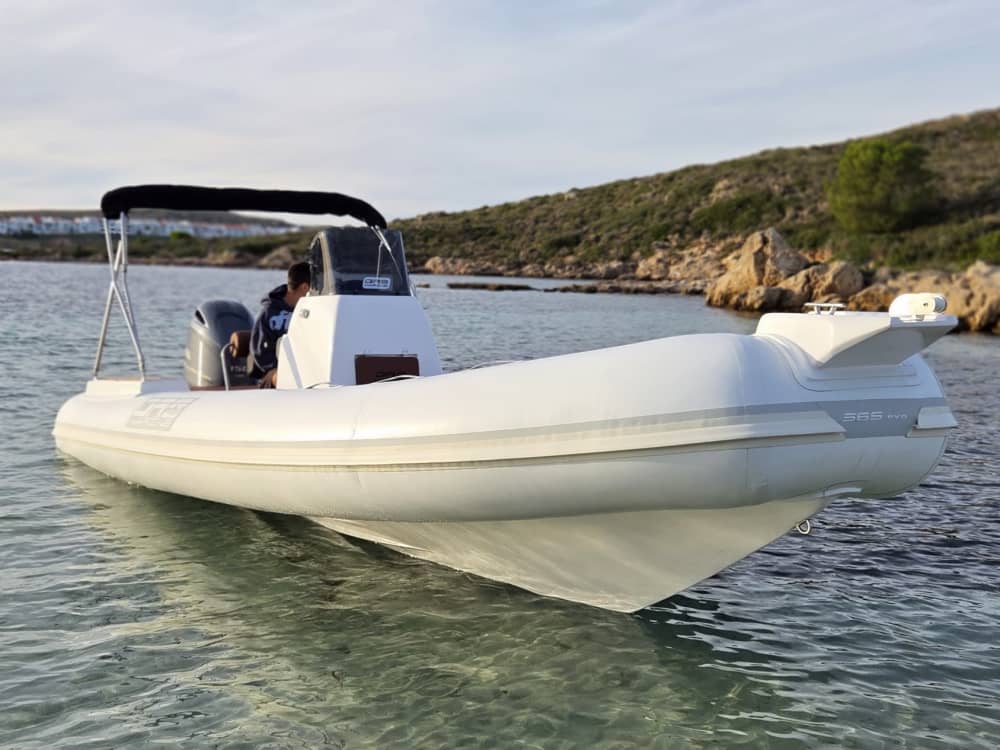 Excursión en Barco en Menorca – Día Completo