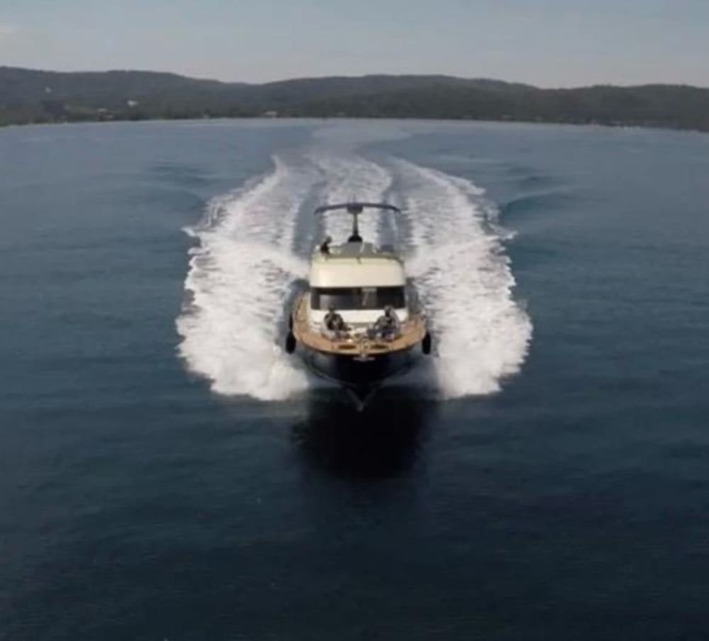 Día exclusivo en yate por las islas de Hyères o la costa del Var