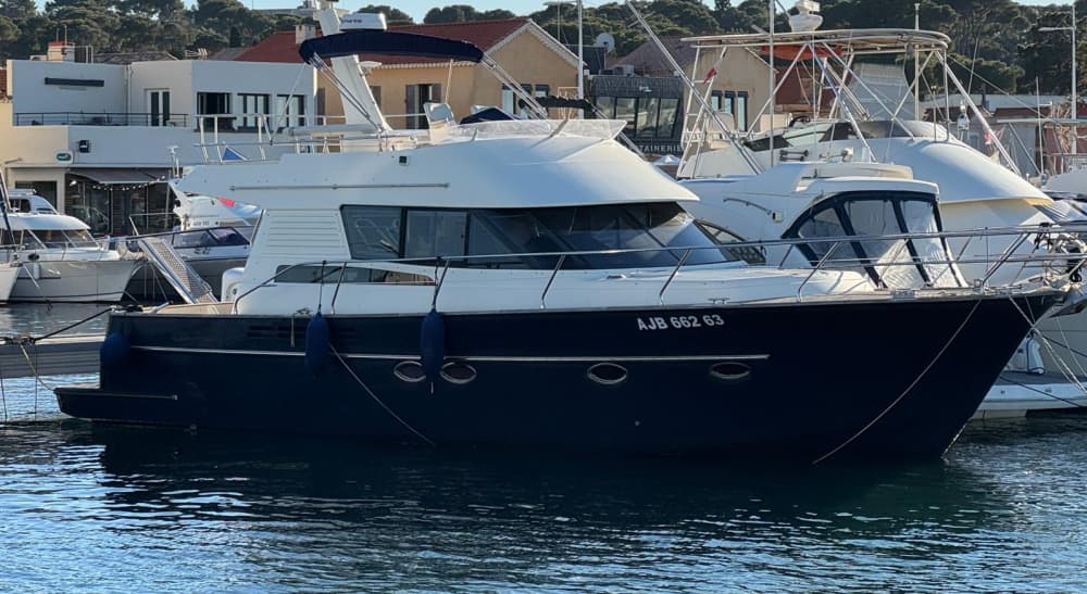 Día exclusivo en yate por las islas de Hyères o la costa del Var