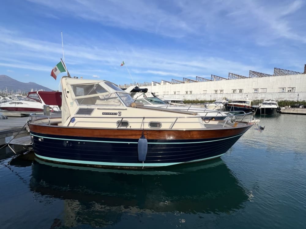 Capri: Private Sunset Cruise with Aperitivo & Faraglioni