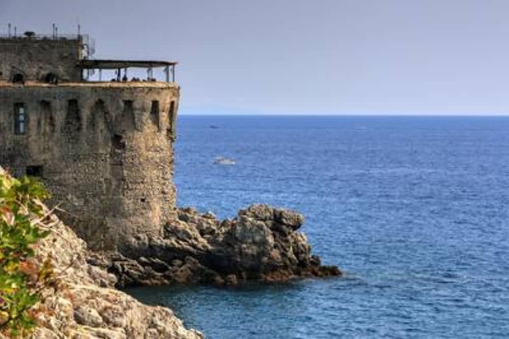 Επαγγελματική κολύμβηση με αναπνευστήρα: Πούντα Καμπανέλα και κρυμμένες σπηλιές