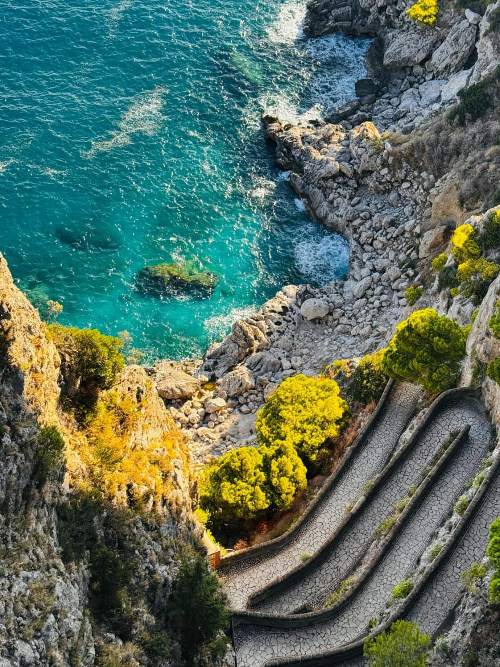 Capri: Grotten, Geschichten & Faraglioni-Bootstour