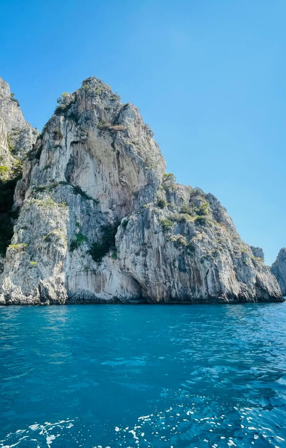 Capri: Grotten, Geschichten & Faraglioni-Bootstour