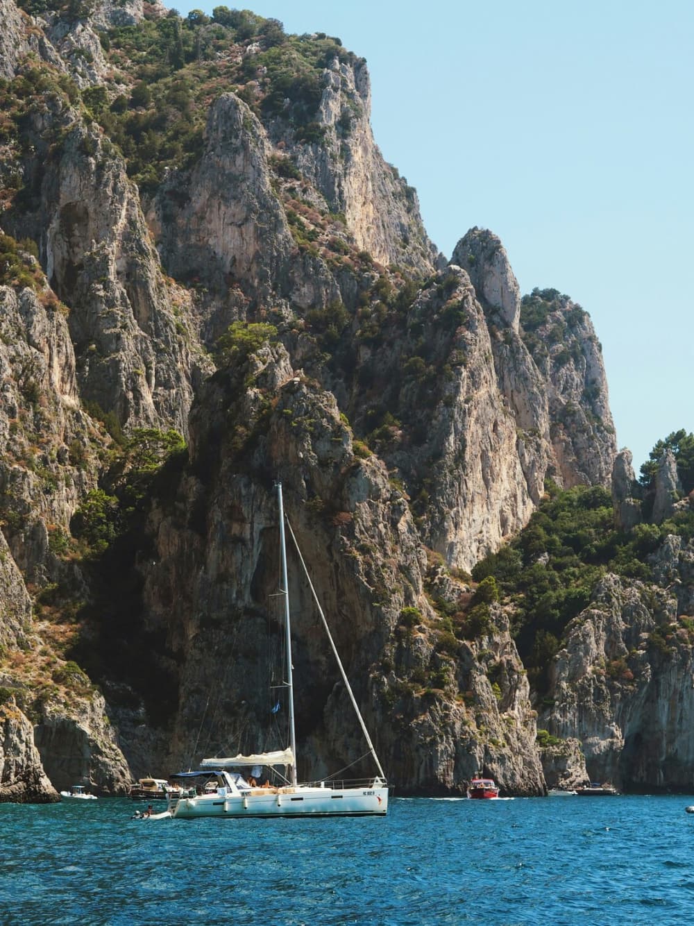 Capri: Grotten, Geschichten & Faraglioni-Bootstour