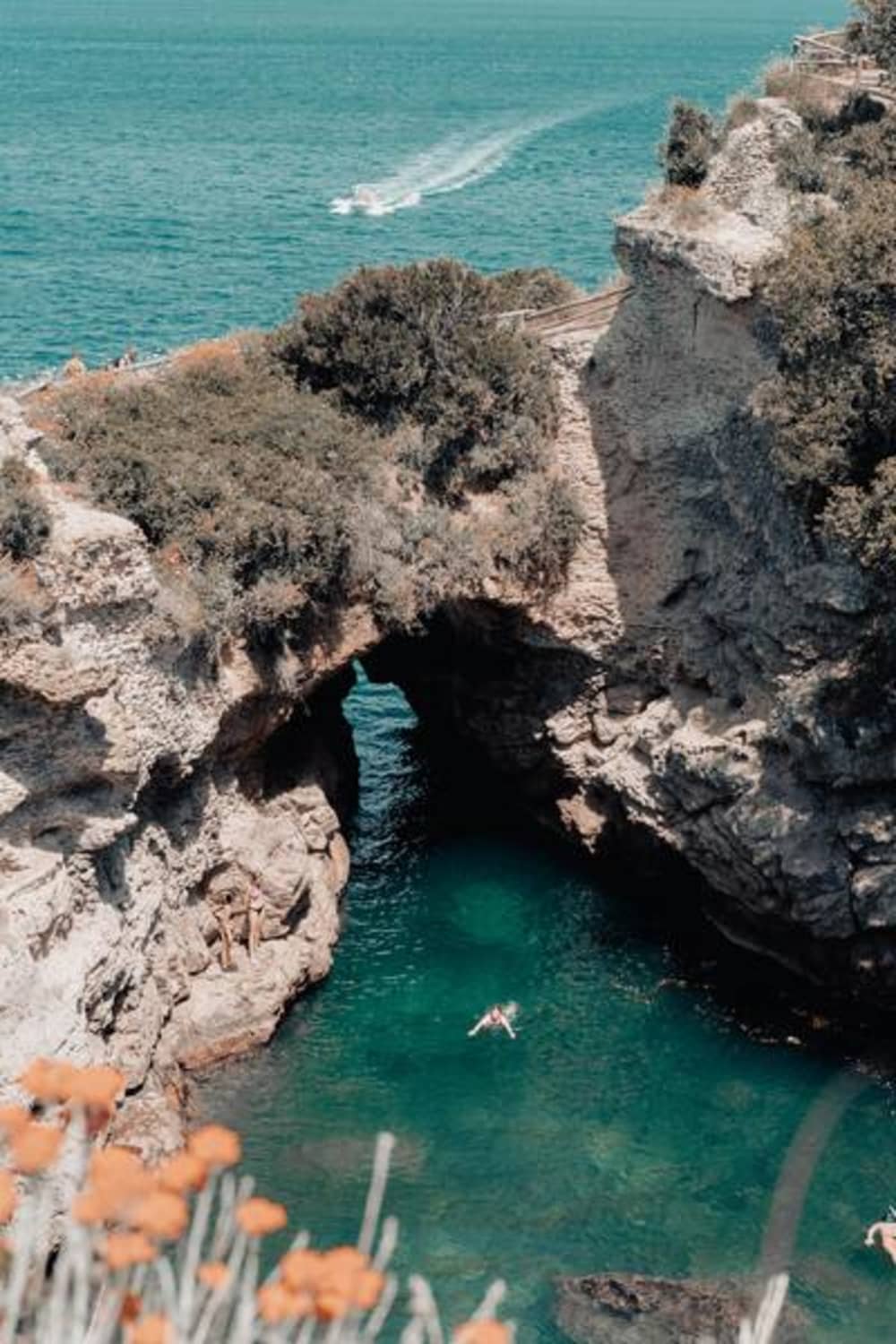 Sorrento Selvagem: Ecoturismo na Baía de Ieranto e Reserva Marinha