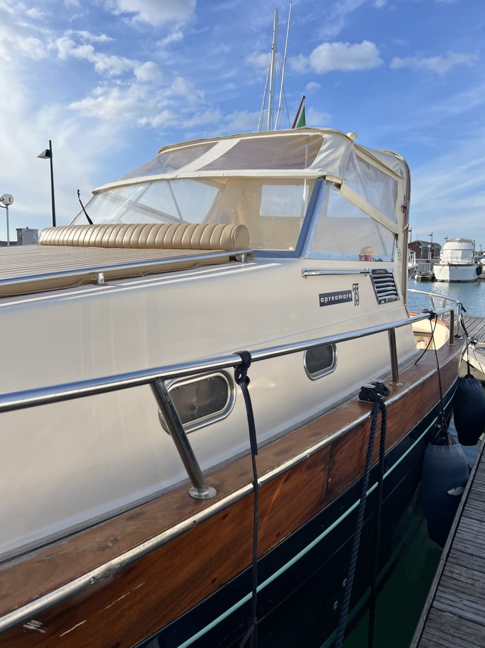 Capri Unbound: Η Ιδιωτική σας Εξατομικευμένη Εμπειρία Σκάφους