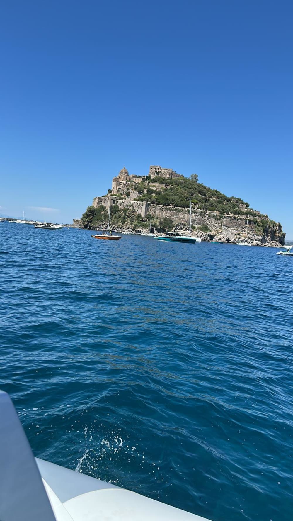 Ischia Escape Tornado 38 – 8h in Barca con Aperitivo