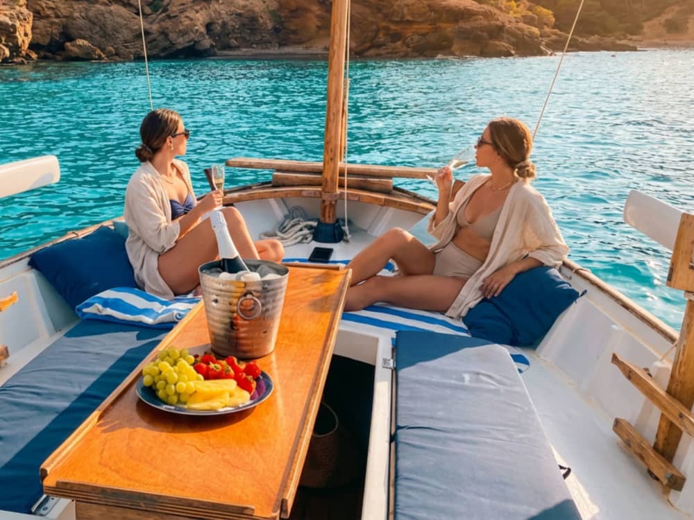 Prywatna wycieczka łodzią Alcudia i Pollensa, kapitan, paliwo, nurkowanie z rurką (3 godz.)