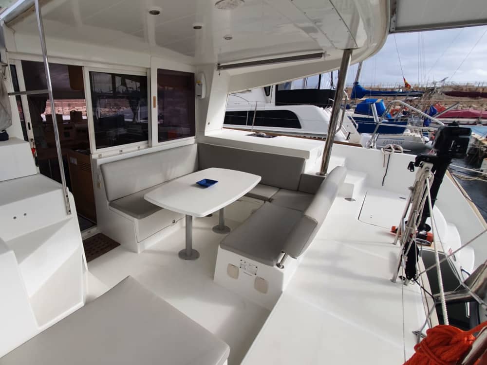 MEZZA GIORNATA SU UN CATAMARANO PRIVATO A VALENCIA, GASOLIO INCLUSO!