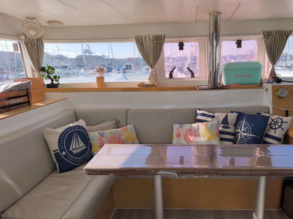 MEZZA GIORNATA SU UN CATAMARANO PRIVATO A VALENCIA, GASOLIO INCLUSO!