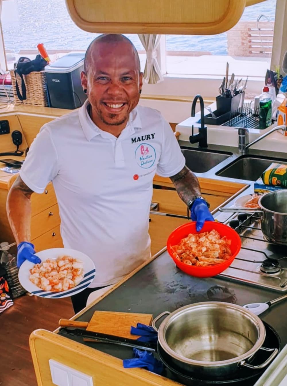 PAELLA CON SHOW-COOKING A BORDO DI UN CATAMARANO PRIVATO