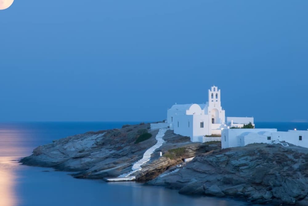 Sifnos | Private Full-Day Yacht Excursion
