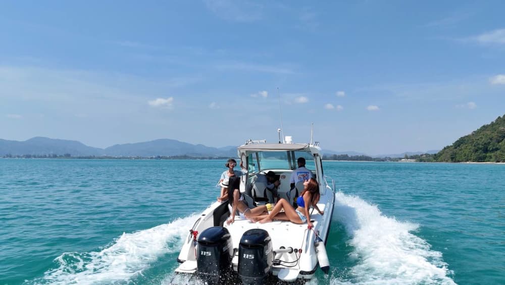 Excursion touristique et de loisirs aux îles Racha Noi et Yai (journée complète)