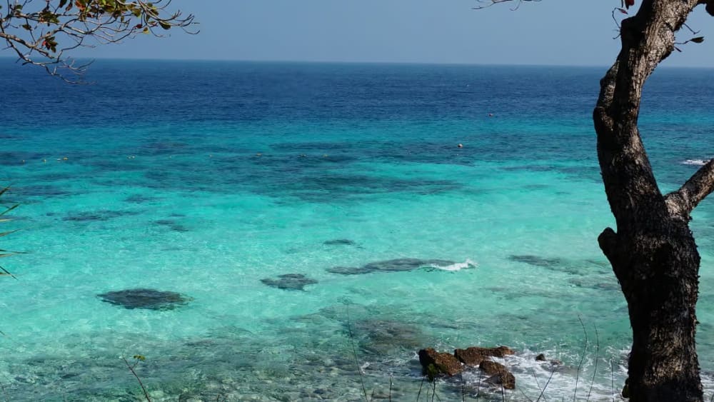 Excursion touristique et de loisirs aux îles Racha Noi et Yai (journée complète)