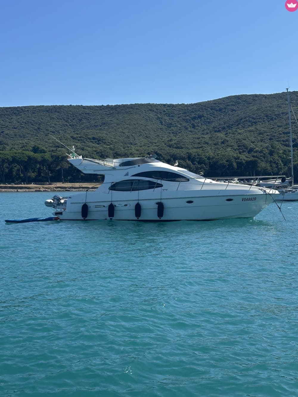 Experiencia de un día en yate en la isla de Elba con almuerzo
