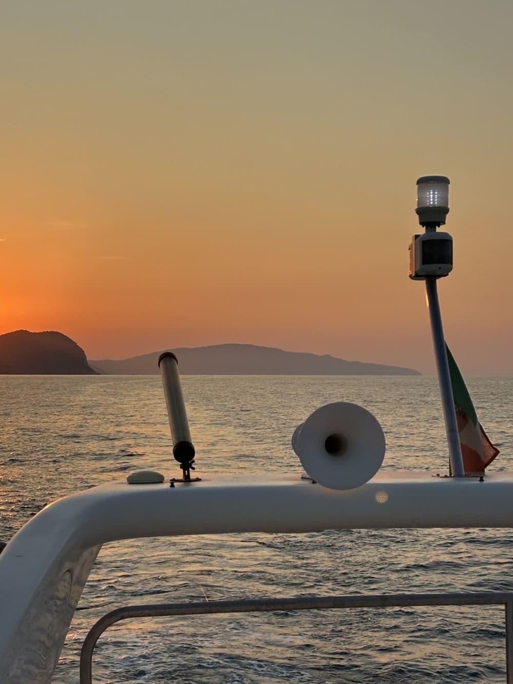 Experiencia de un día en yate en la isla de Elba con almuerzo