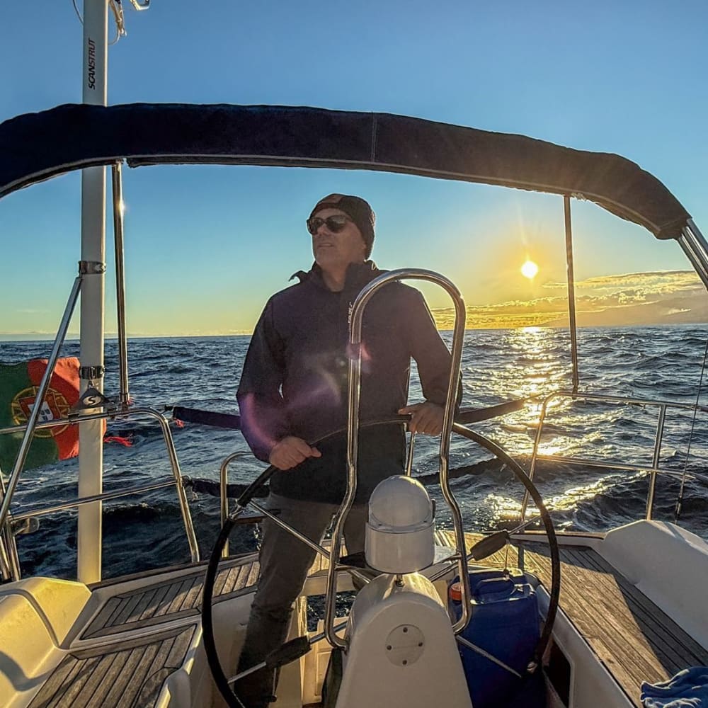 Passeio de barco mágico ao pôr do sol na Madeira