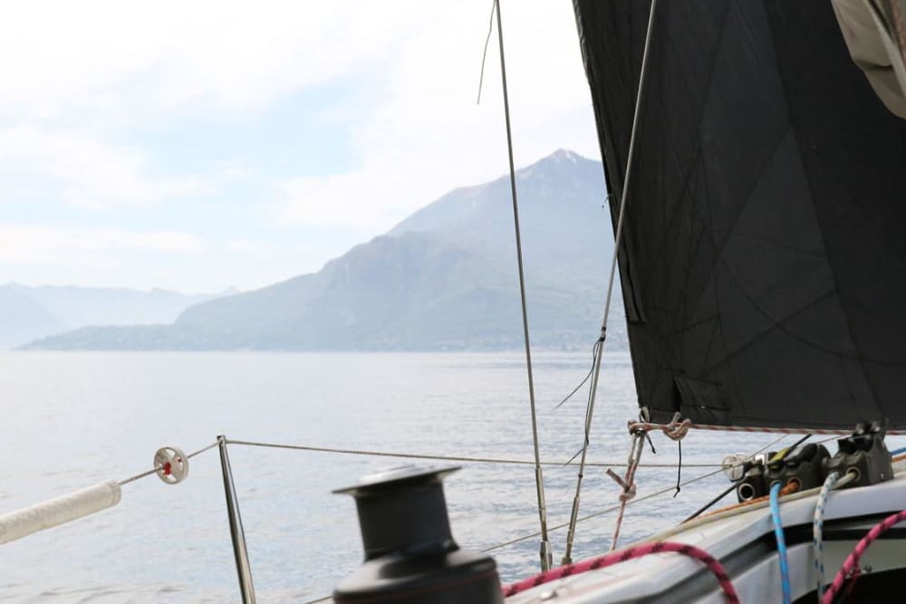 Zeilen in het hart van het Comomeer