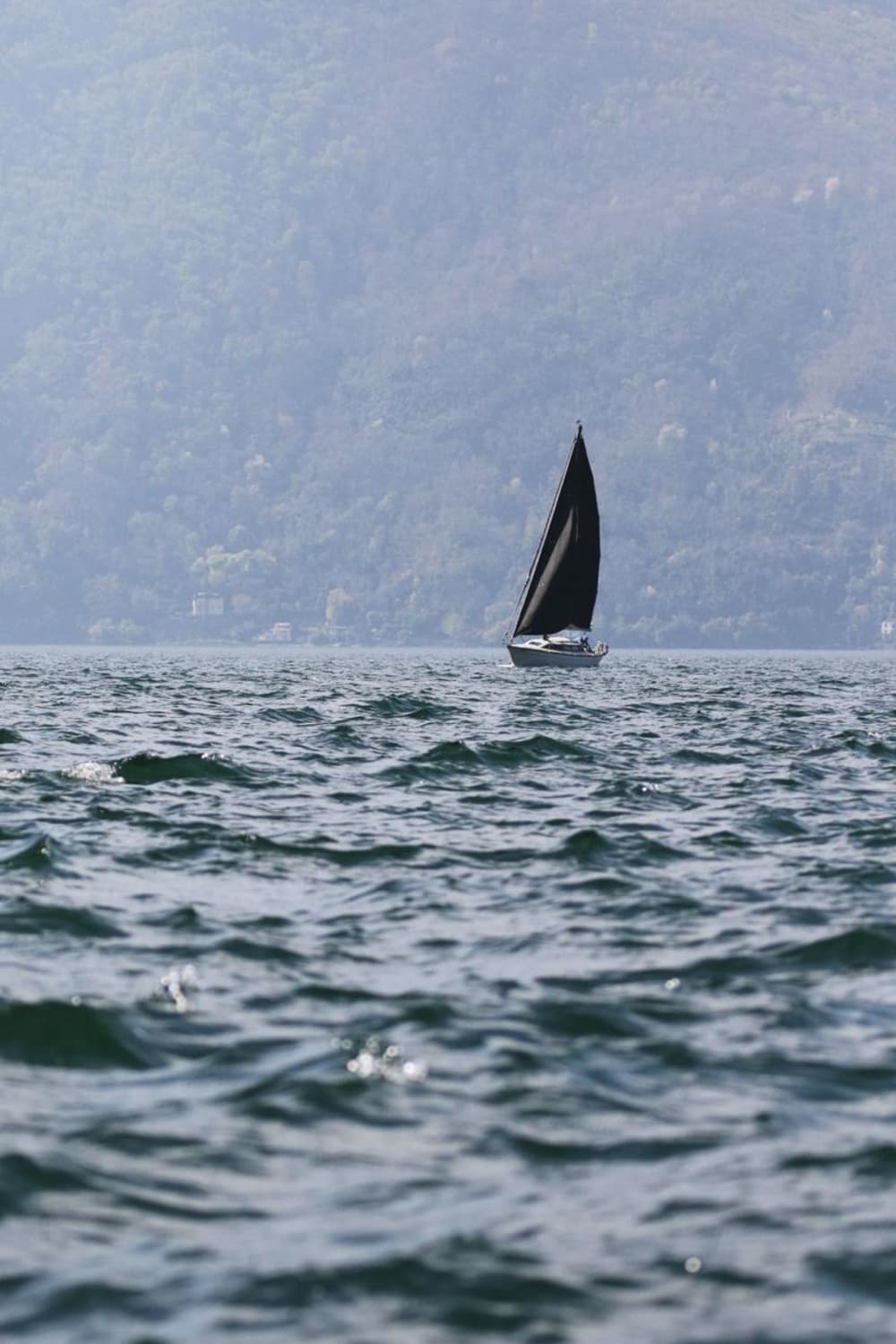 Zeilen in het hart van het Comomeer