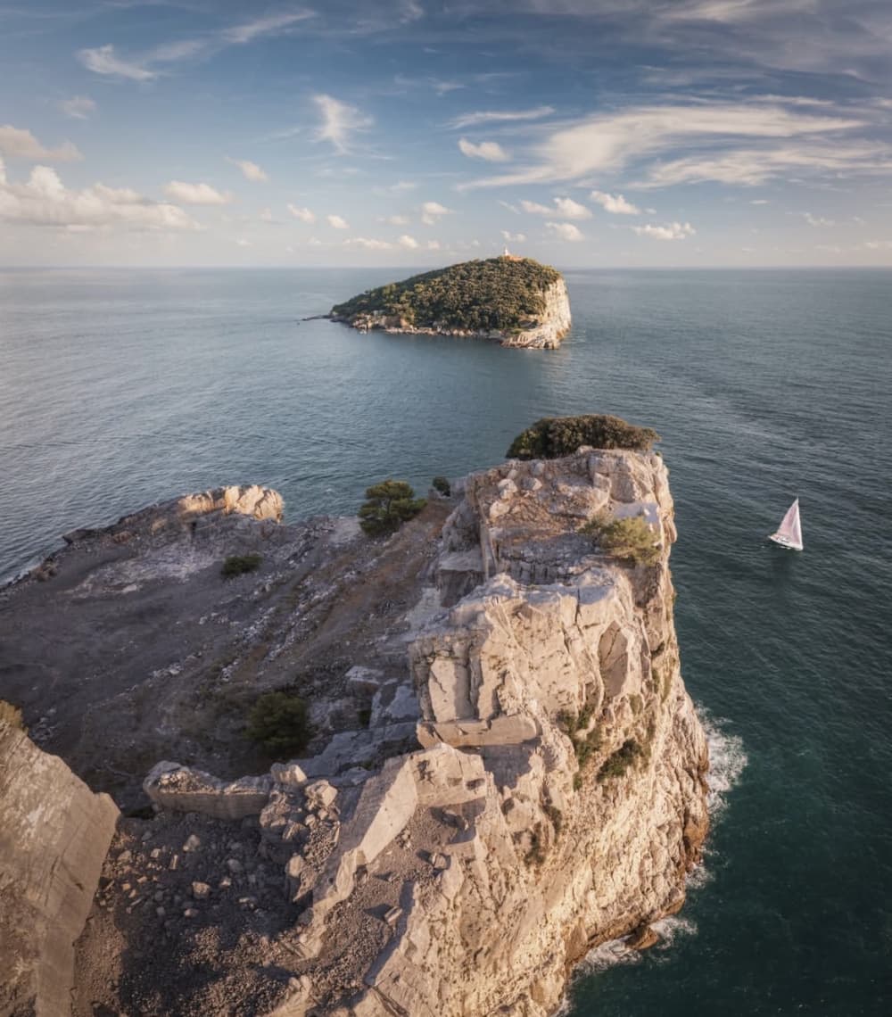 De dichtersroute per boot: Portovenere, Palmaria-eiland en snorkelen in het blauwe water.