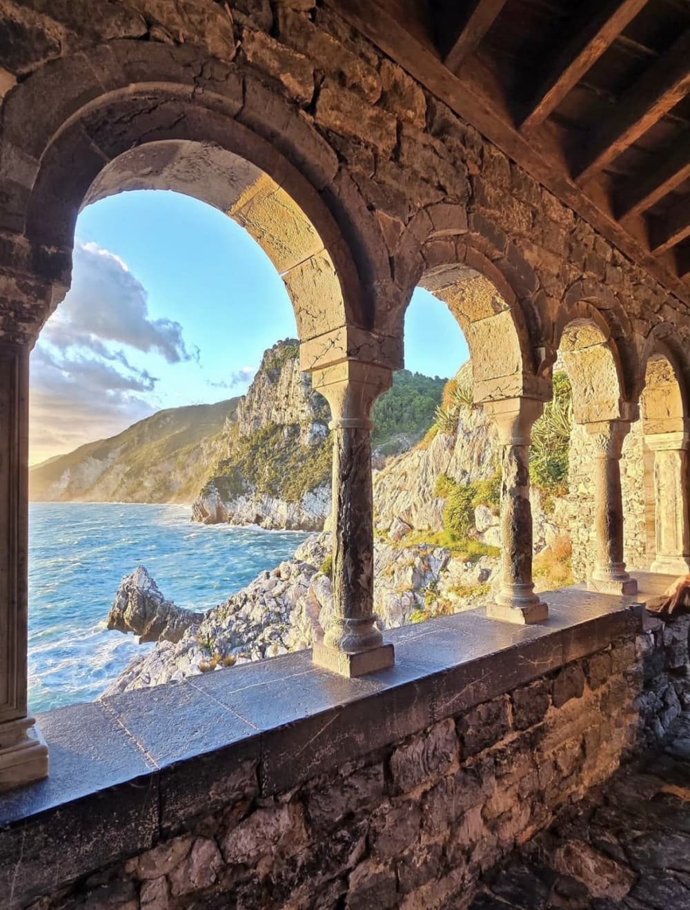 De dichtersroute per boot: Portovenere, Palmaria-eiland en snorkelen in het blauwe water.