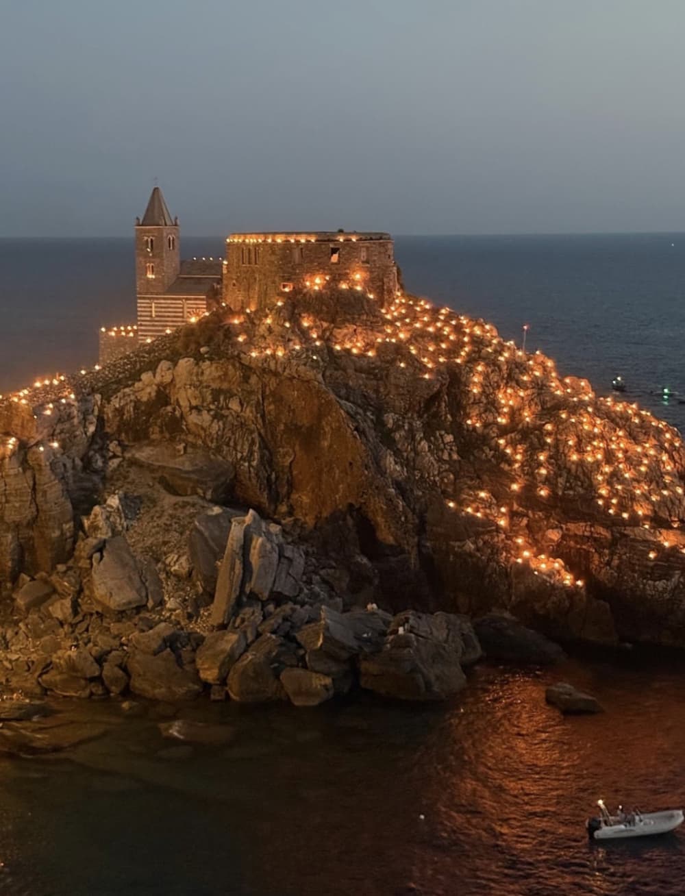 De dichtersroute per boot: Portovenere, Palmaria-eiland en snorkelen in het blauwe water.