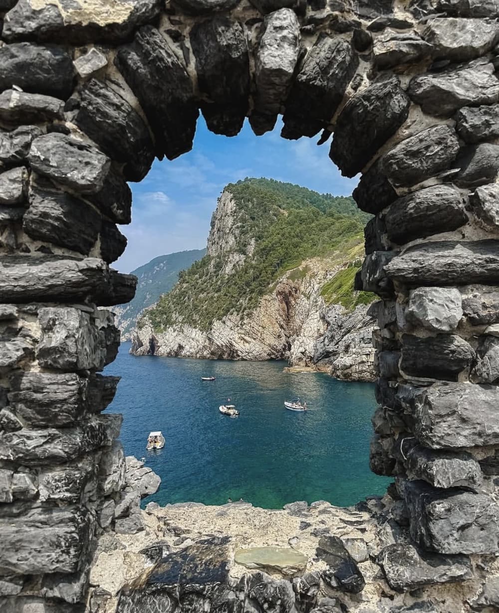 De dichtersroute per boot: Portovenere, Palmaria-eiland en snorkelen in het blauwe water.
