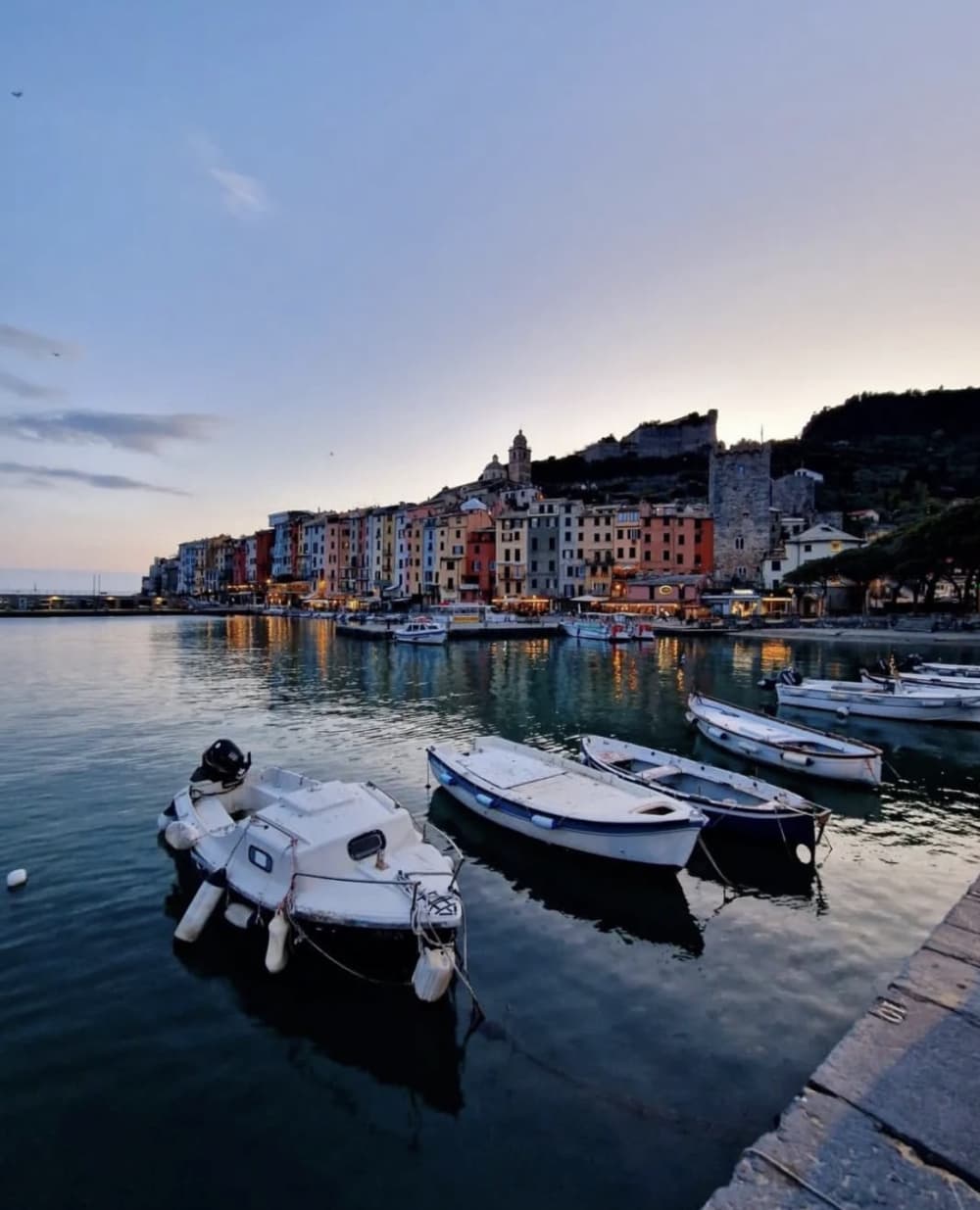 De dichtersroute per boot: Portovenere, Palmaria-eiland en snorkelen in het blauwe water.