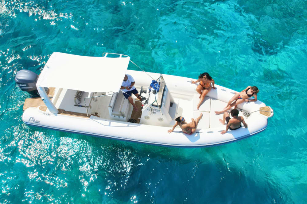 Aegadian Islands Tour: Favignana and Levanzo Excursion by Dinghy with Lunch from Trapani