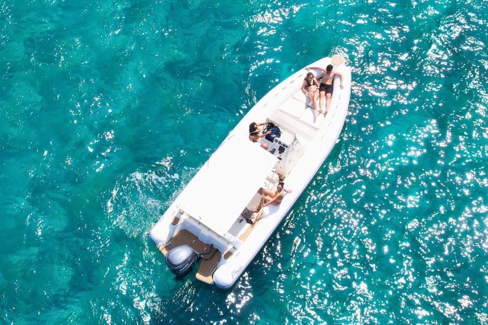 Aegadian Islands Tour: Favignana and Levanzo Excursion by Dinghy with Lunch from Trapani