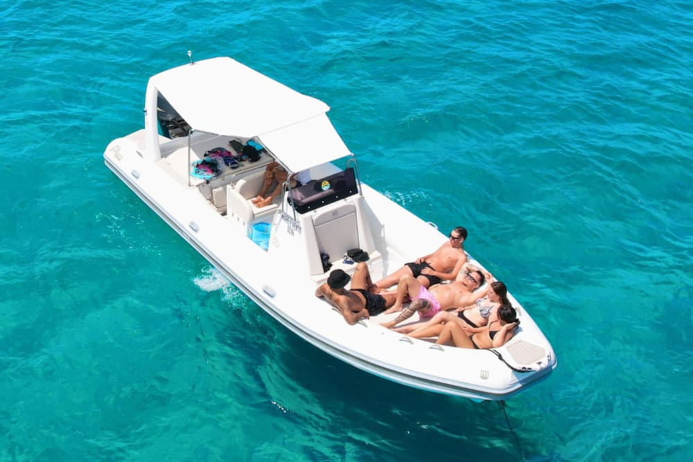 Aegadian Islands Tour: Favignana and Levanzo Excursion by Dinghy with Lunch from Trapani