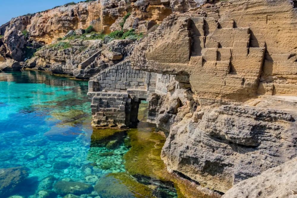 Aegadian Islands Tour: Favignana and Levanzo Excursion by Dinghy with Lunch from Trapani