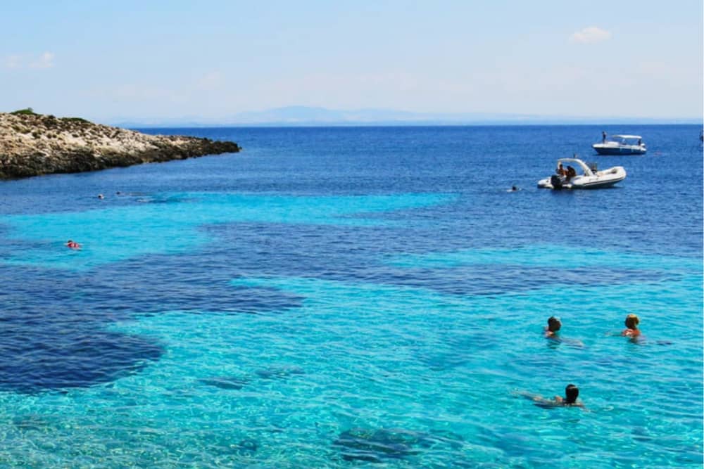 Aegadian Islands Tour: Favignana and Levanzo Excursion by Dinghy with Lunch from Trapani