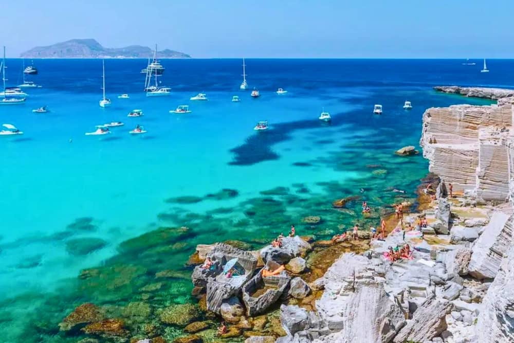 Aegadian Islands Tour: Favignana and Levanzo Excursion by Dinghy with Lunch from Trapani