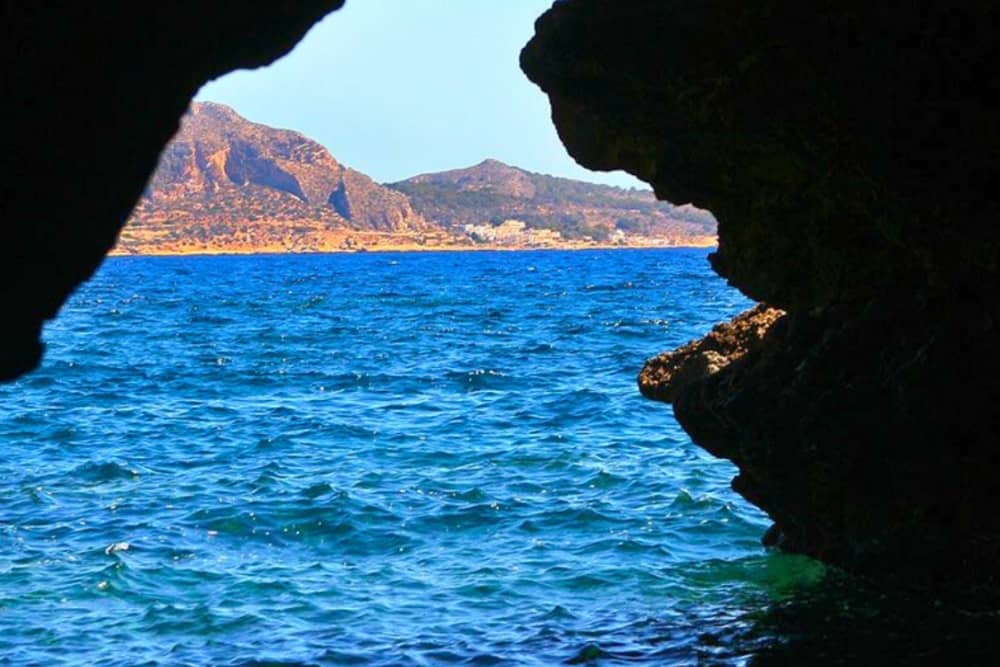 Aegadian Islands Tour: Favignana and Levanzo Excursion by Dinghy with Lunch from Trapani
