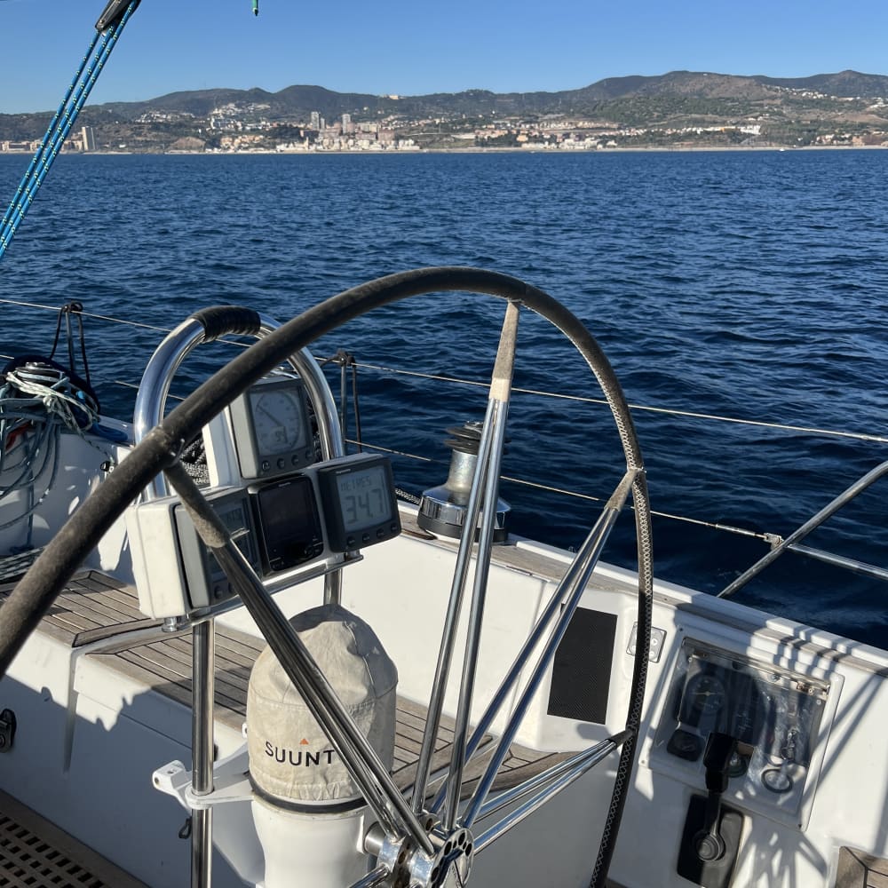 Sail along the Costa Brava: a perfect day on a sailboat