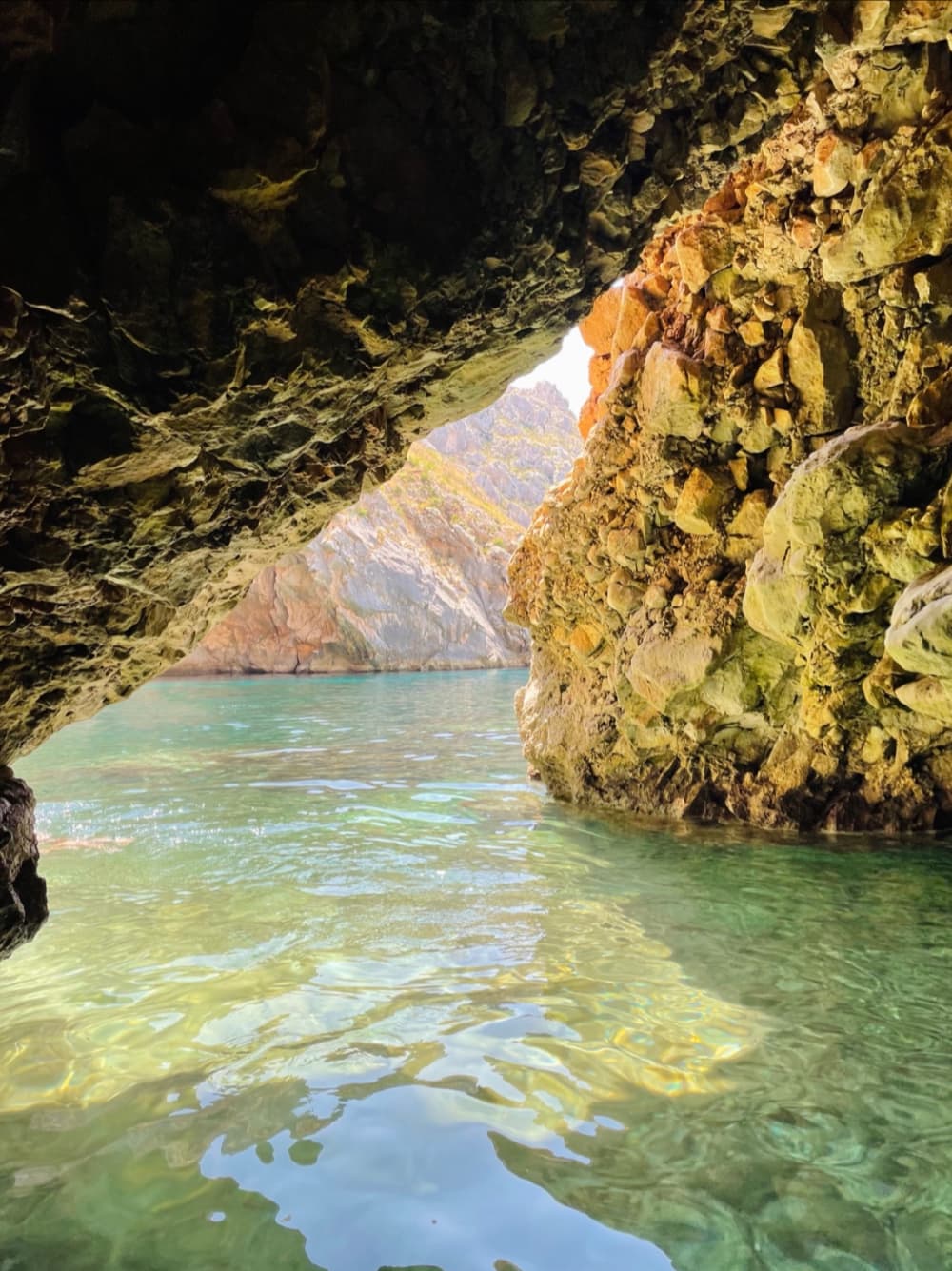 Escursione di un giorno intero al Parco Nazionale di Grama Bay e alla Grotta Azzurra