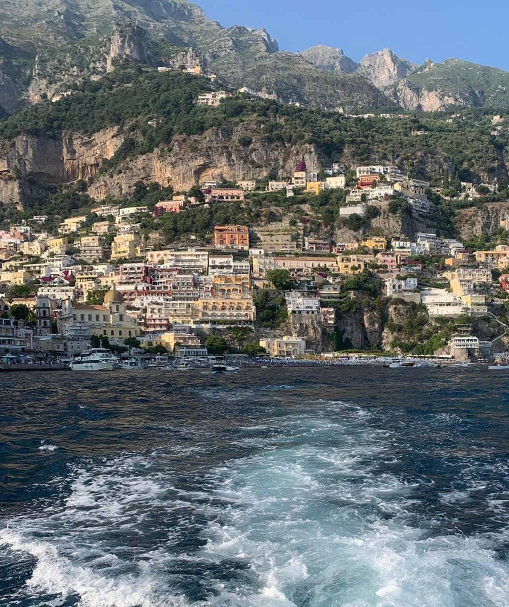 Além da costa: Amalfi vista do mar